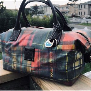🙈VERY RARE🙈Dooney & Bourke Large Satchel 🙈!
